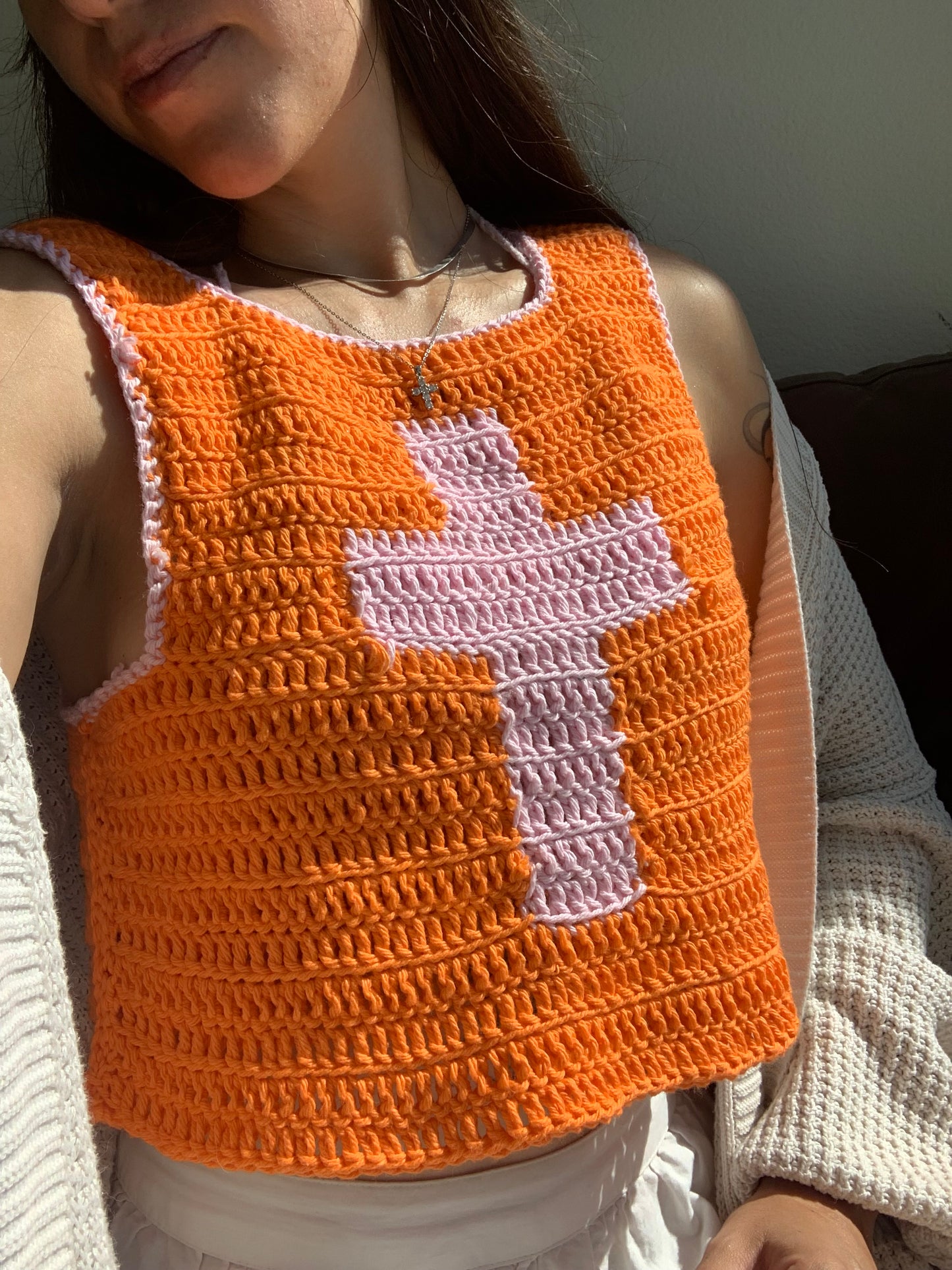 Camiseta sin mangas tejida a crochet